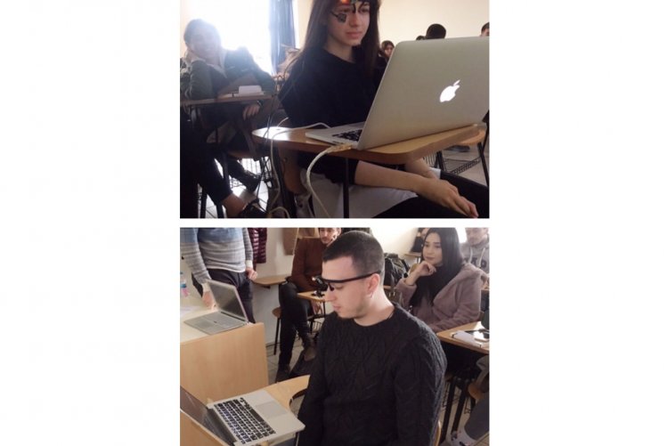 İletişim Sanatları Bölümü Öğrencileri İnternet Reklamcİletişim Sanatları Bölümü Öğrencileri İnternet Reklamcılığı Dersinde “Eye Tracking” Gözlüğünü Denedilerılığı Dersinde “Eye Tracking” Gözlüğünü Denediler