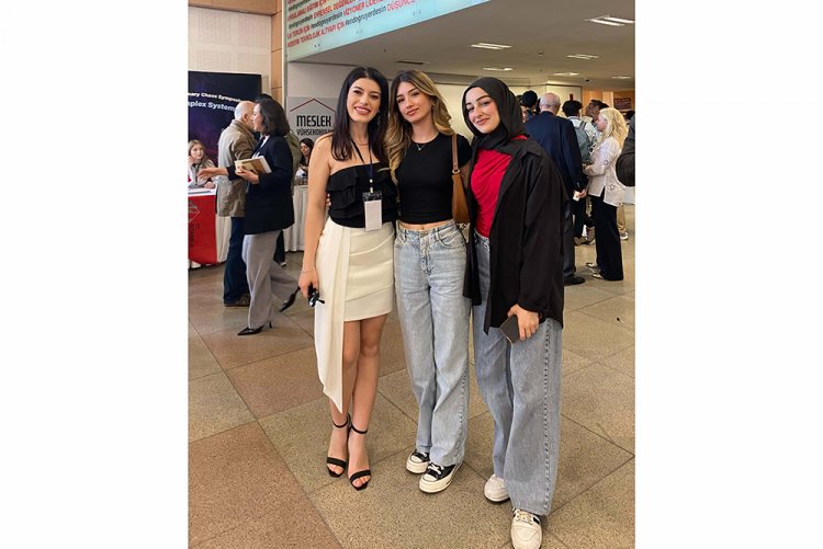 "Işığın Kaotik İzleri" Fotoğraf Sergisi Ziyaretçilerle Buluştu