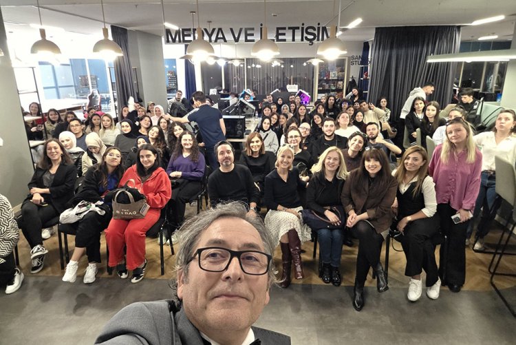 “Zamanın Eğildiği Yer: Einstein’ın Evreninde Bir Yolculuk”