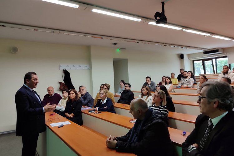 "Tezgahtan Amfiye: Kapalıçarşı Deneyimiyle İletişim Sanatı"