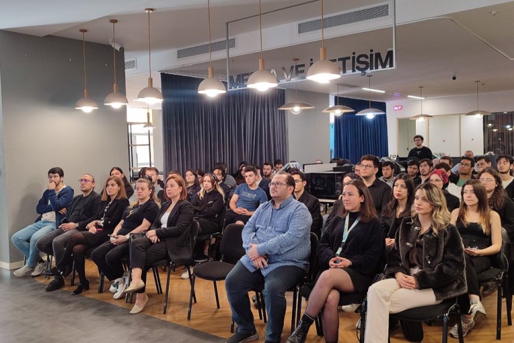 “Yapay Zeka ile Kodun Geleceği”