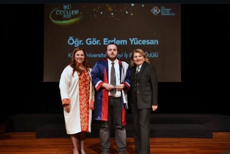 İKÜ Ödülleri 2025'te Öğr. Gör. Erdem Yücesan'a Birincilik Ödülü
