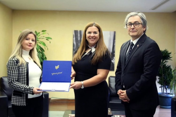 Rektörümüz Prof. Dr. Fadime Üney Yüksektepe, MEDEK Belgelerini Takdim Etti