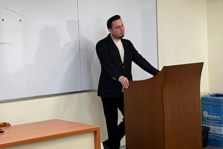 “Spor Spikerliği Bağlamında Medya ve İletişim”