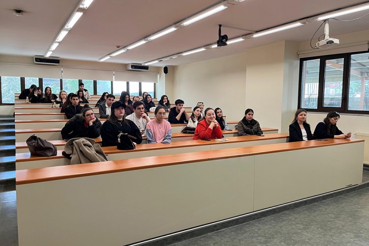 “Spor Spikerliği Bağlamında Medya ve İletişim”