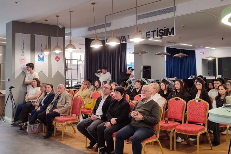 “Işığın Peşinde: Bilim ve Sanatın Kesiştiği Nokta”