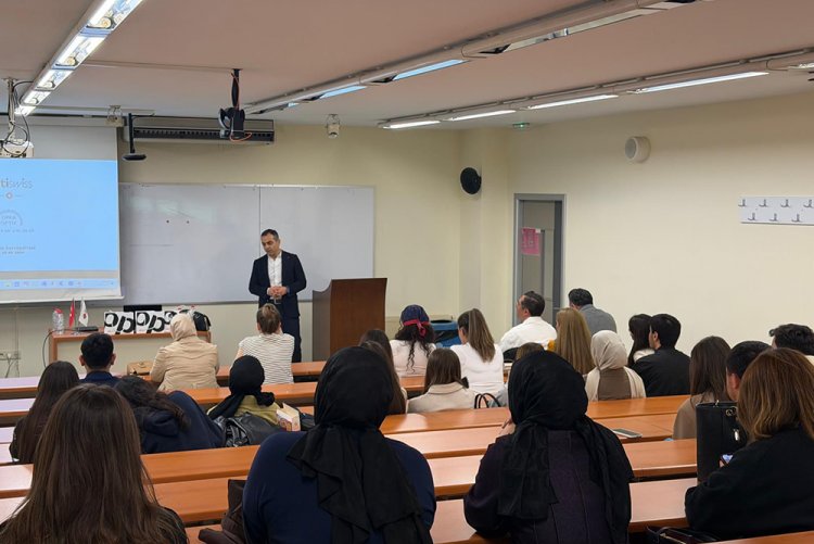 Optisyenlik Programı Öğrencileri ile Optiswiss Firması Yetkilileri Bir Araya Geldi