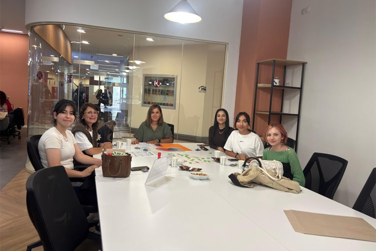 Meslek Yüksekokulu Öğrencileri Tersine Mentorluk Çalıştayında Söz Aldı